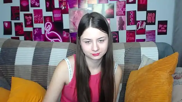 Snapshot of MilanaRoza chatting on February 9, 5:50 am MilanaRoza online show from February 9, 5:50 am