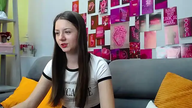 Snapshot of MilanaRoza chatting on March 20, 9:15 am MilanaRoza online show from March 20, 9:15 am
