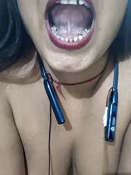 yoursweety09 online show from January 13, 8:19 am