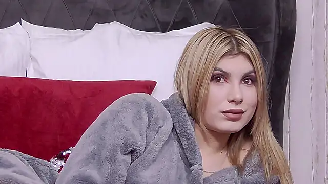 Snapshot of AnisiaConnor chatting on January 9, 7:11 am AnisiaConnor online show from January 9, 7:11 am