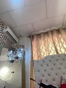 Snapshot of SashaDurante chatting on April 17, 8:34 pm SashaDurante online show from April 17, 8:34 pm