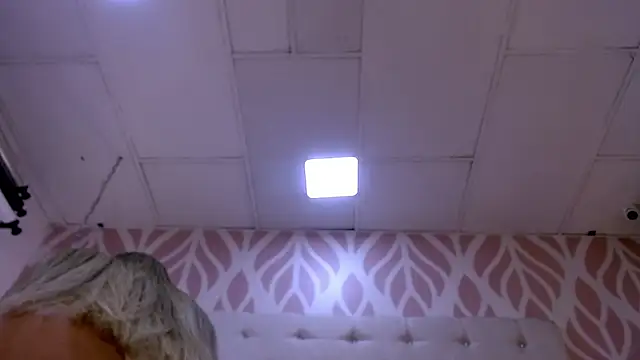 Snapshot of SashaDurante chatting on May 27, 12:35 pm SashaDurante online show from May 27, 12:35 pm