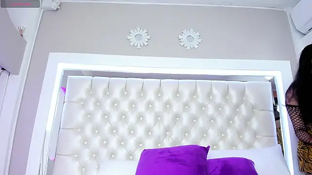 Snapshot of JessicaMilan chatting on January 24, 11:37 am JessicaMilan online show from January 24, 11:37 am