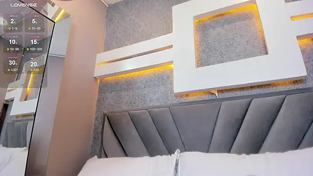 Snapshot of JessicaMilan chatting on February 12, 4:01 am JessicaMilan online show from February 12, 4:01 am