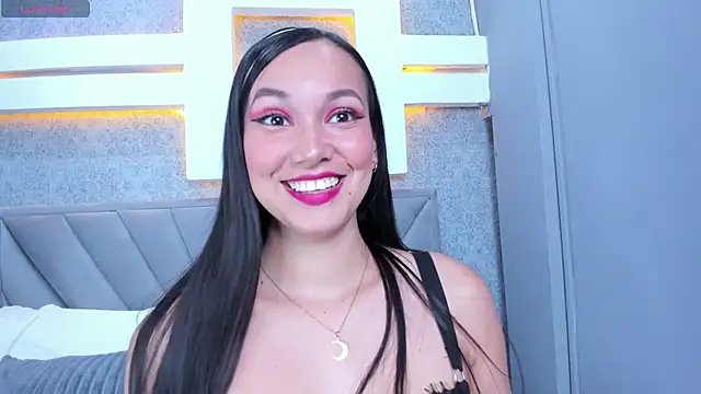 Snapshot of JessicaMilan chatting on October 3, 11:13 pm JessicaMilan online show from October 3, 11:13 pm