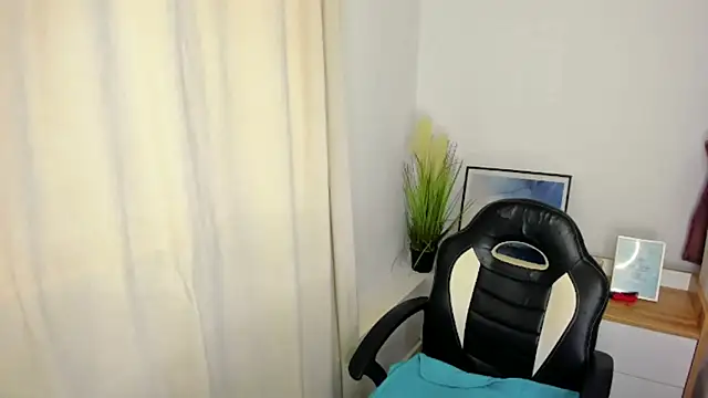 Snapshot of MissJudith chatting on February 15, 9:30 am MissJudith online show from February 15, 9:30 am