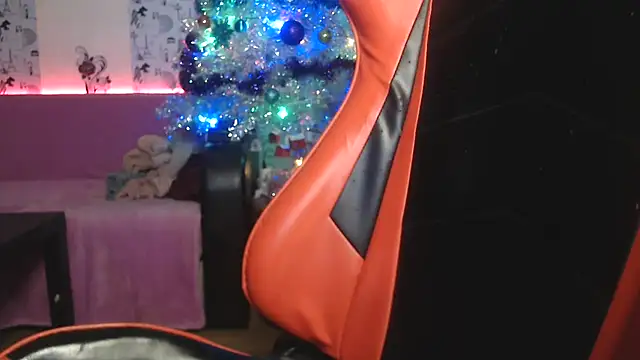 Snapshot of LetsGetMessyBBy chatting on December 15, 7:31 pm LetsGetMessyBBy online show from December 15, 7:31 pm
