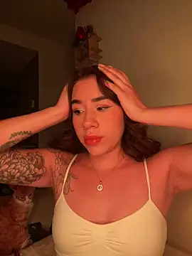 Snapshot of Im_Valen_Cute chatting on April 25, 3:42 am Im Valen Cute online show from April 25, 3:42 am