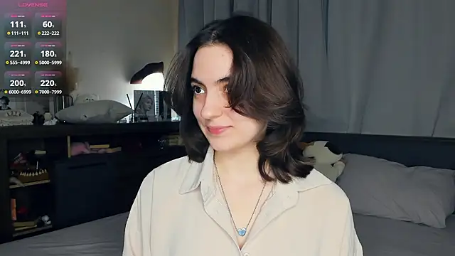 Snapshot of DracosMoon chatting on February 6, 7:34 am DracosMoon online show from February 6, 7:34 am