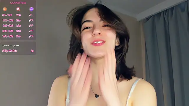 Snapshot of DracosMoon chatting on February 7, 7:23 am DracosMoon online show from February 7, 7:23 am