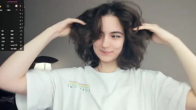 Snapshot of DracosMoon chatting on February 10, 7:34 am DracosMoon online show from February 10, 7:34 am