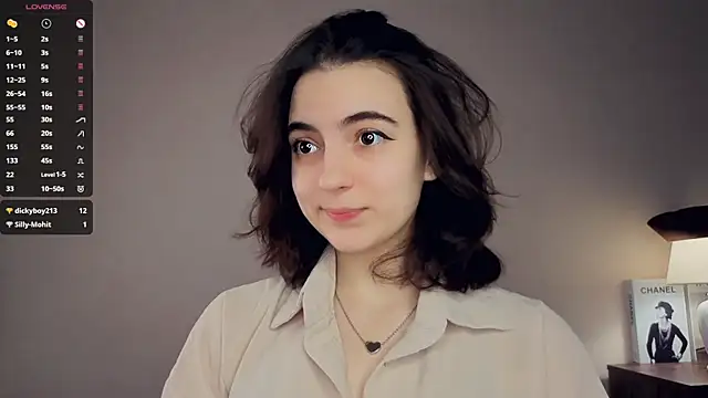 Snapshot of DracosMoon chatting on February 13, 7:04 am DracosMoon online show from February 13, 7:04 am