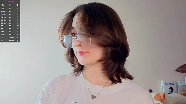 Snapshot of DracosMoon chatting on February 17, 7:16 am DracosMoon online show from February 17, 7:16 am