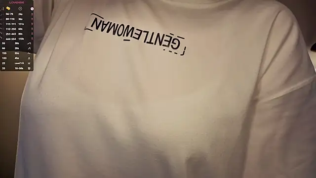 Snapshot of DracosMoon chatting on February 25, 7:18 am DracosMoon online show from February 25, 7:18 am