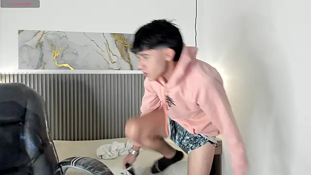 Dyla n18 online show from April 8, 8:31 pm