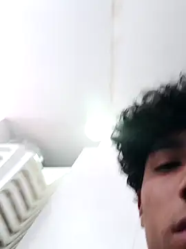 Snapshot of alexander32r chatting on September 12, 4:51 pm alexander32r online show from September 12, 4:51 pm