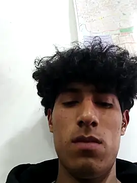 Snapshot of alexander32r chatting on September 16, 8:21 pm alexander32r online show from September 16, 8:21 pm