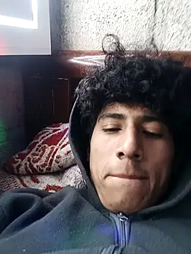 Snapshot of alexander32r chatting on September 25, 5:11 am alexander32r online show from September 25, 5:11 am