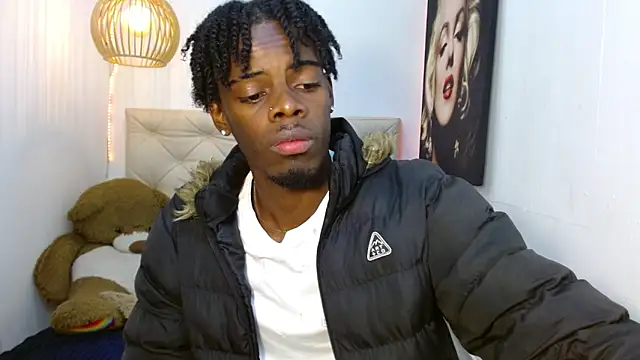 Snapshot of royce_ebony chatting on December 14, 2:34 am royce ebony online show from December 14, 2:34 am