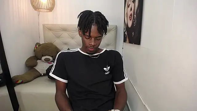 Snapshot of royce_ebony chatting on January 24, 2:28 am royce ebony online show from January 24, 2:28 am