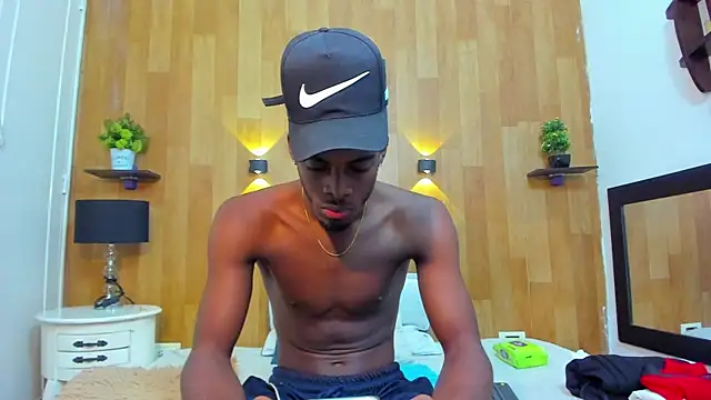 Snapshot of royce_ebony chatting on February 21, 5:56 am royce ebony online show from February 21, 5:56 am