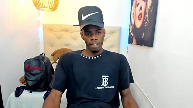 Snapshot of royce_ebony chatting on September 18, 2:35 am royce ebony online show from September 18, 2:35 am