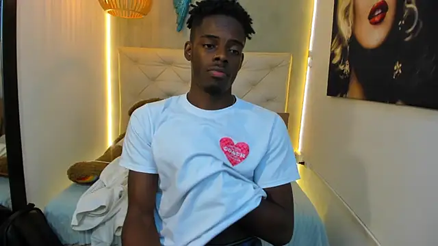 Snapshot of royce_ebony chatting on September 30, 2:27 am royce ebony online show from September 30, 2:27 am