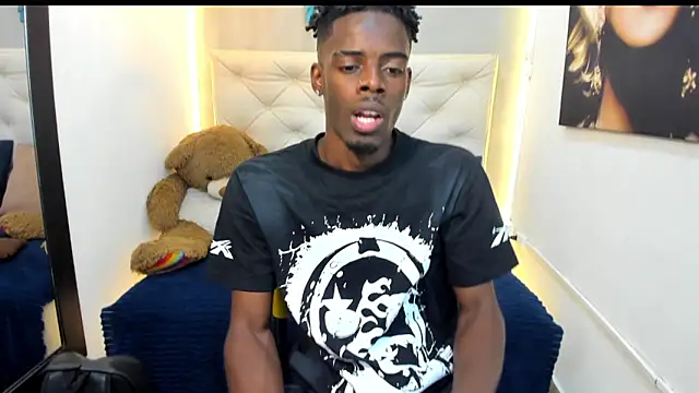 Snapshot of royce_ebony chatting on October 22, 2:45 am royce ebony online show from October 22, 2:45 am