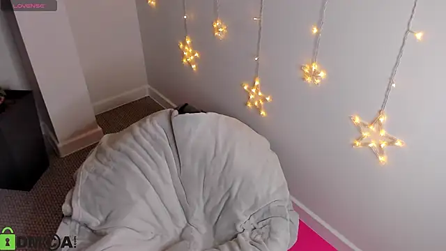 Jennifer Wadee online show from December 14, 11:53 pm