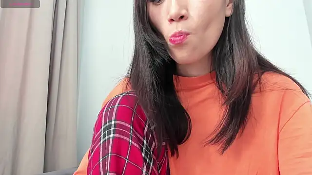 Snapshot of aenie chatting on February 4, 4:37 am aenie online show from February 4, 4:37 am