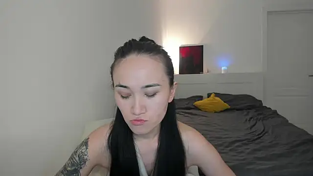 Snapshot of aenie chatting on October 29, 12:51 pm aenie online show from October 29, 12:51 pm