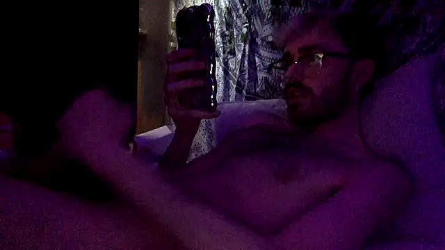 Snapshot of hairynhorny992 chatting on February 18, 2:59 pm hairynhorny992 online show from February 18, 2:59 pm