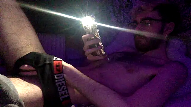 Snapshot of hairynhorny992 chatting on February 26, 8:33 pm hairynhorny992 online show from February 26, 8:33 pm