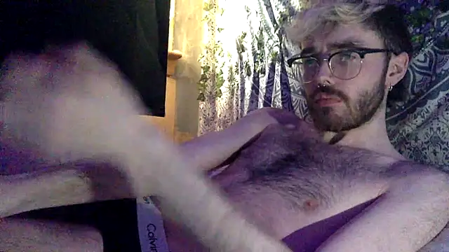 Snapshot of hairynhorny992 chatting on March 6, 8:08 am hairynhorny992 online show from March 6, 8:08 am