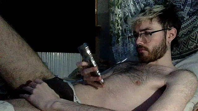 Snapshot of hairynhorny992 chatting on March 12, 7:35 am hairynhorny992 online show from March 12, 7:35 am