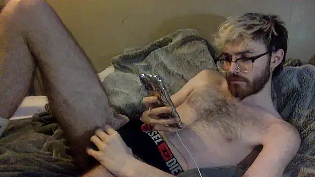 Snapshot of hairynhorny992 chatting on March 15, 9:27 pm hairynhorny992 online show from March 15, 9:27 pm