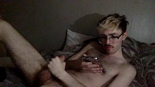 Snapshot of hairynhorny992 chatting on March 17, 5:05 pm hairynhorny992 online show from March 17, 5:05 pm