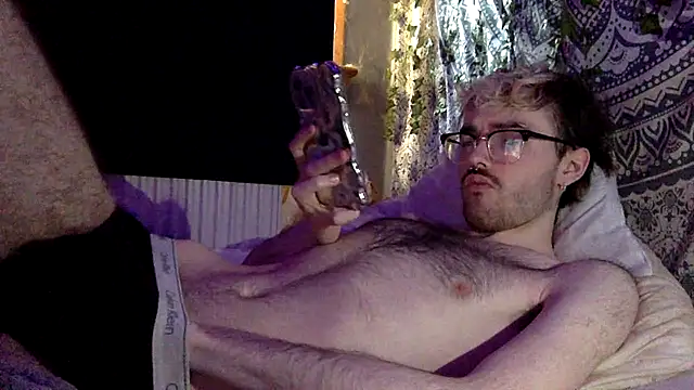 Snapshot of hairynhorny992 chatting on March 20, 1:04 pm hairynhorny992 online show from March 20, 1:04 pm