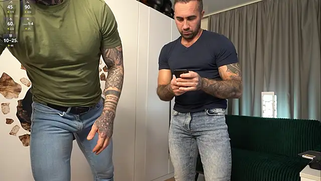 Snapshot of Alex_xxx chatting on October 20, 1:33 pm Alex xxx online show from October 20, 1:33 pm