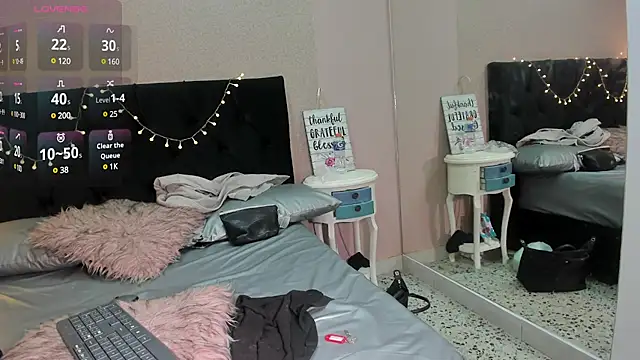 HollyWould   online show from March 5, 3:18 pm