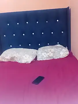 Luciouslips00 online show from April 2, 8:56 am