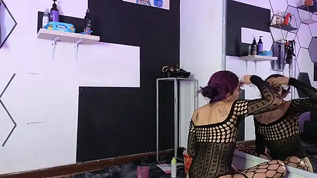 Snapshot of haileycat chatting on December 23, 1:14 am haileycat online show from December 23, 1:14 am