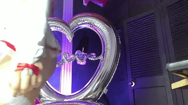 Snapshot of haileycat chatting on February 14, 3:03 am haileycat online show from February 14, 3:03 am