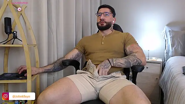 Snapshot of jonhklleyn chatting on July 18, 7:28 pm jonhklleyn online show from July 18, 7:28 pm