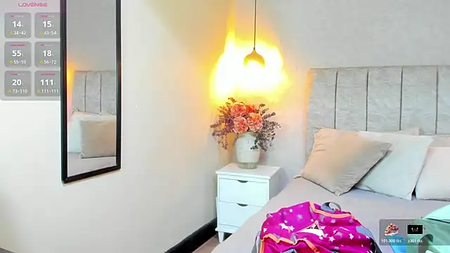 tutu milf online show from October 24, 7:10 pm