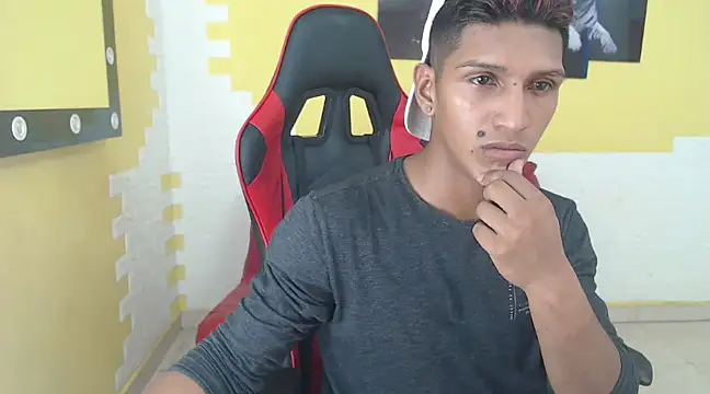 mau elixxx online show from December 31, 3:01 am