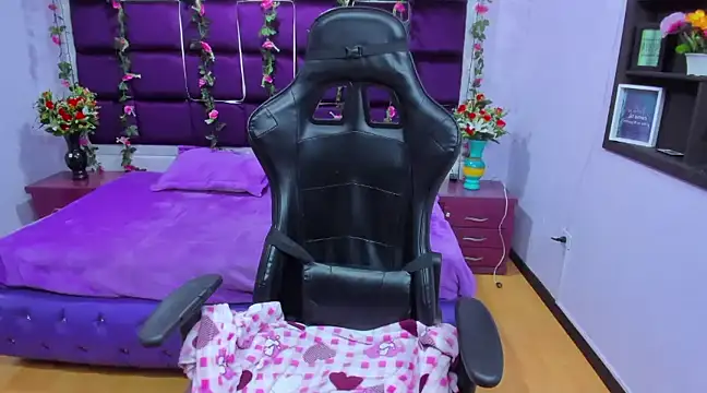 ChloeeTompson  online show from January 29, 1:37 am