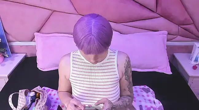 ChloeeTompson  online show from March 7, 3:19 am