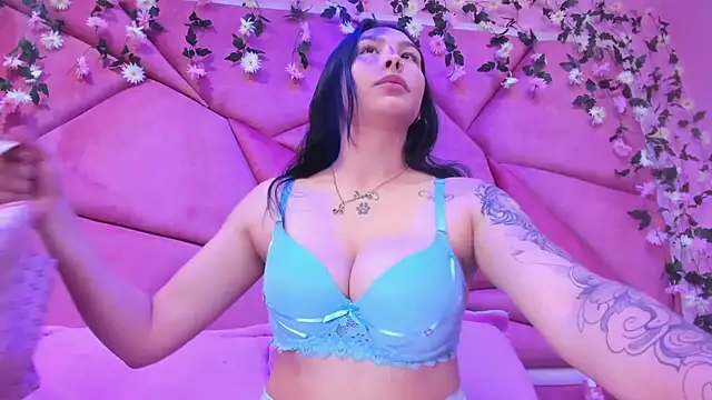 ChloeeTompson  online show from March 11, 3:26 am