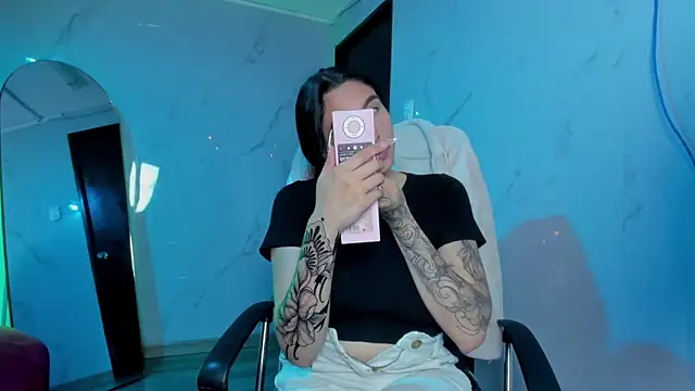 ChloeeTompson  online show from October 2, 2:51 am